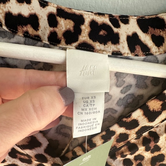 H&M V-Neck Shirtdress - Picture 5 of 6